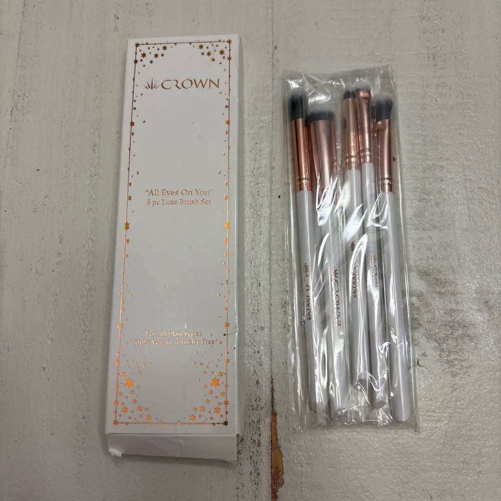 NIB Crown All Eyes On You 5pc Eye Brushes Set LOOK!!